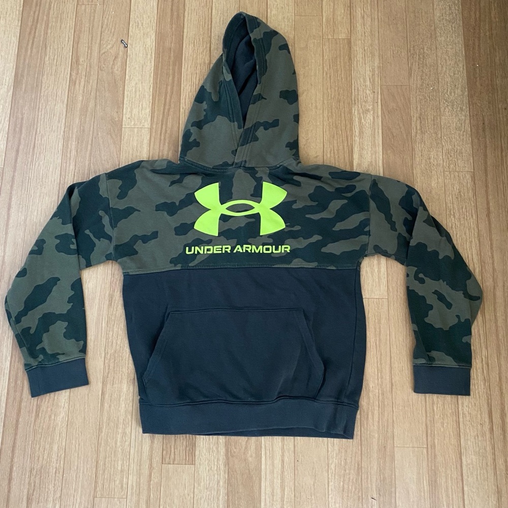 UNDER ARMOUR Boys Army Green Camo Hoodie Size M (10-12)